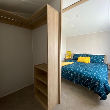 Verbzen Holiday Caravan At St Osyth Beach, Clacton-On-Sea By Verb Holidays Saint Osyth ภายนอก รูปภาพ