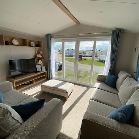 Verbzen Holiday Caravan At St Osyth Beach, Clacton-On-Sea By Verb Holidays Saint Osyth ภายนอก รูปภาพ